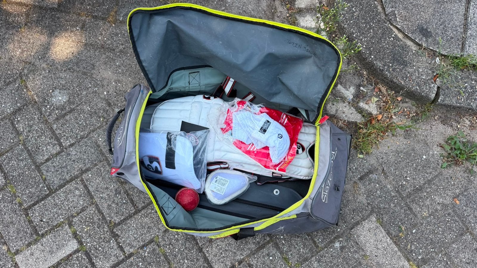 Complete cricket kit voor kinderen (excl. bat), Ophalen, Zo goed als nieuw