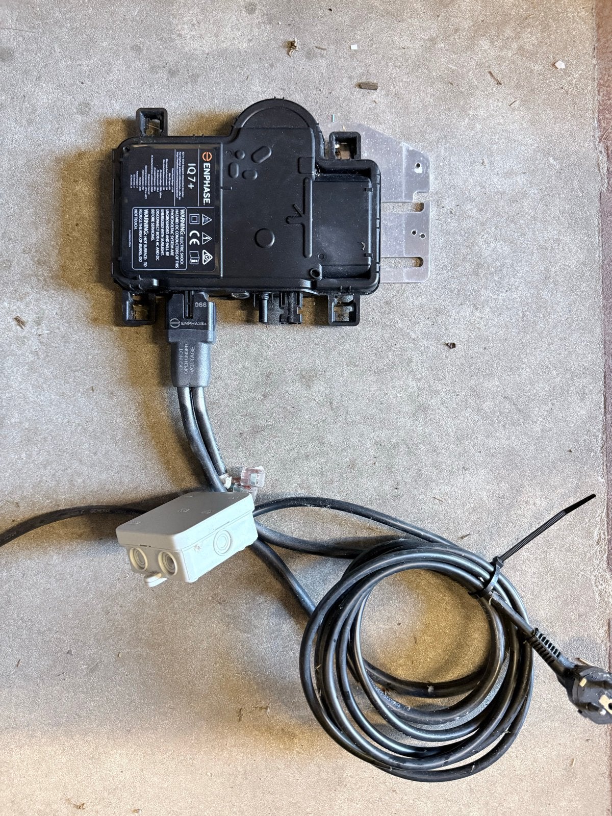 Enphase IQ7+ Micro-omvormer voor zonnepanelen, Ophalen of Verzenden, Zo goed als nieuw, Overige typen, 200 wattpiek of meer
