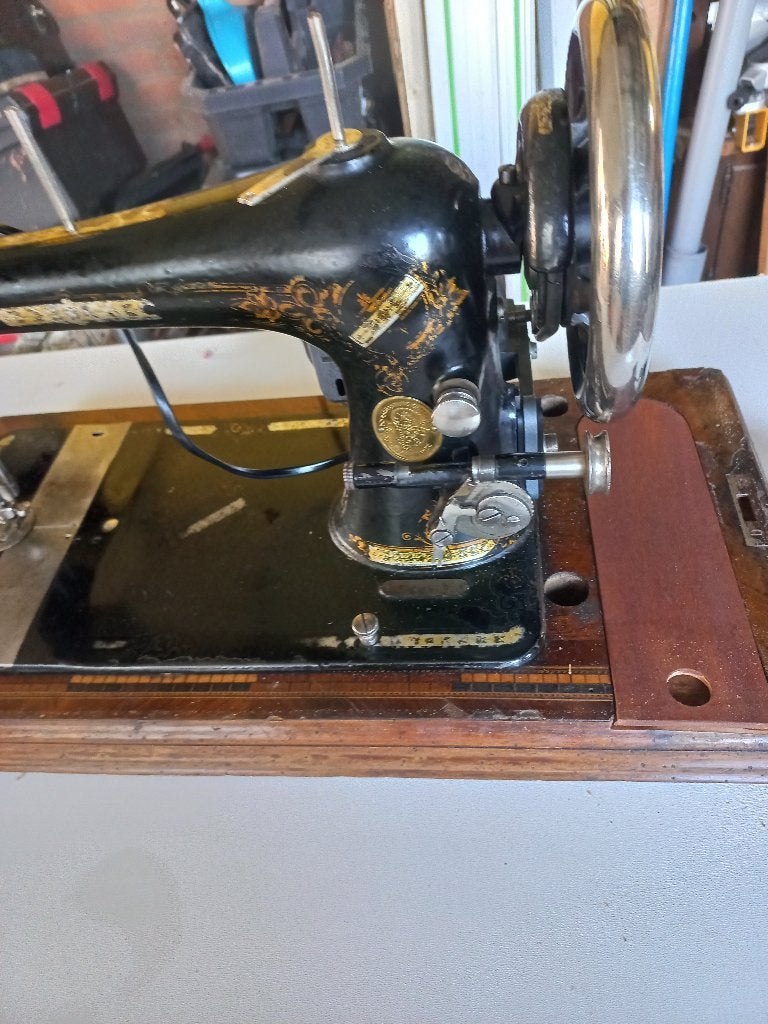 vintec naaimachine, Antiek en Kunst, Antiek | Naaimachines, Ophalen