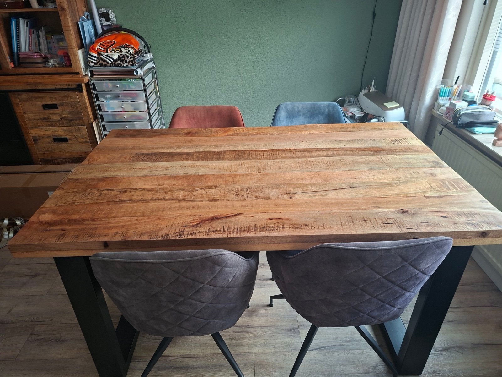 Robuuste mangohouten eettafel met 4 velours kuipstoelen, Gebruikt, Vier personen, Rechthoekig, Ophalen