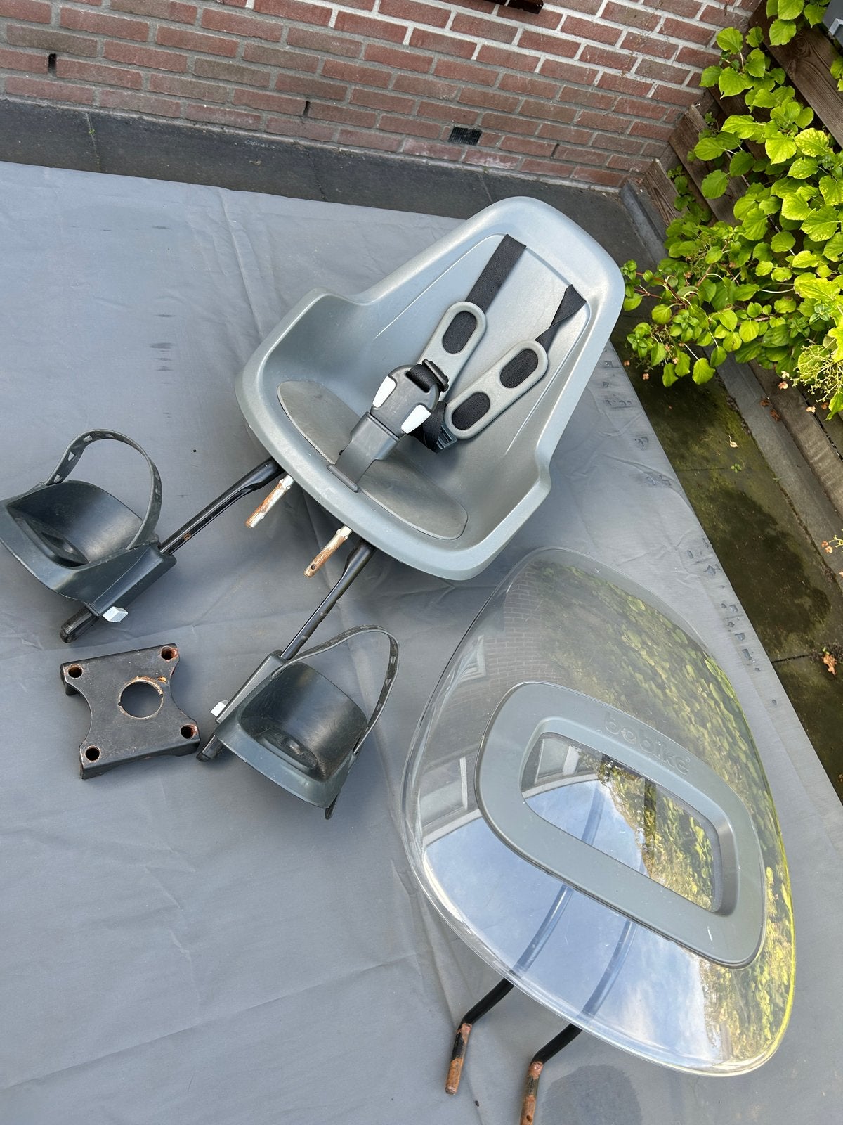 Bobike GO mini fietszitje met windscherm en slotje, Ophalen, Gebruikt, Voorzitje, Voetsteuntjes