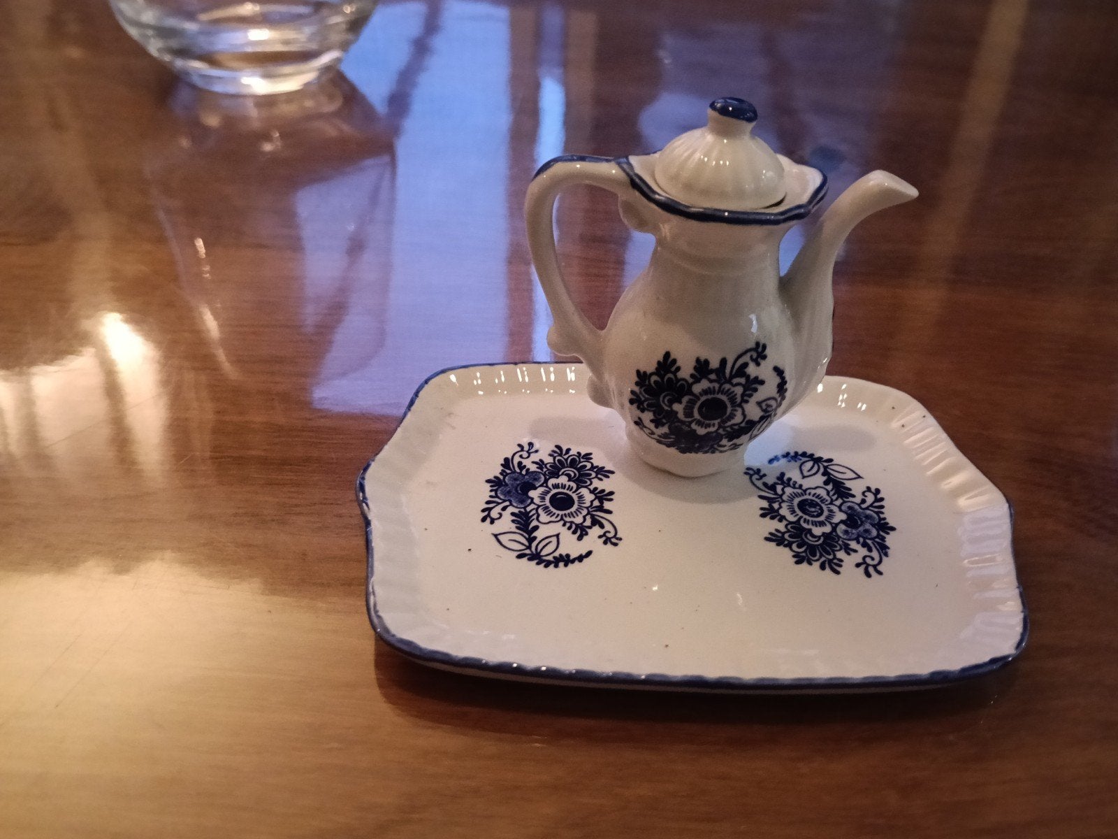 Delfts Blauw miniatuur theepotje met dienblad, Ophalen of Verzenden