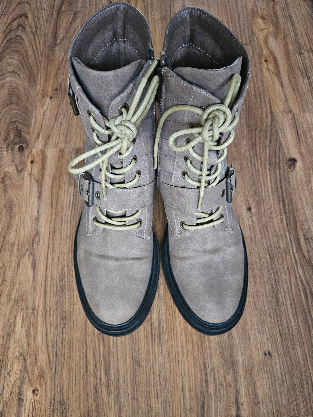 bike boots suède maat 39, Beige, Lage of Enkellaarzen, Ophalen of Verzenden, Zo goed als nieuw