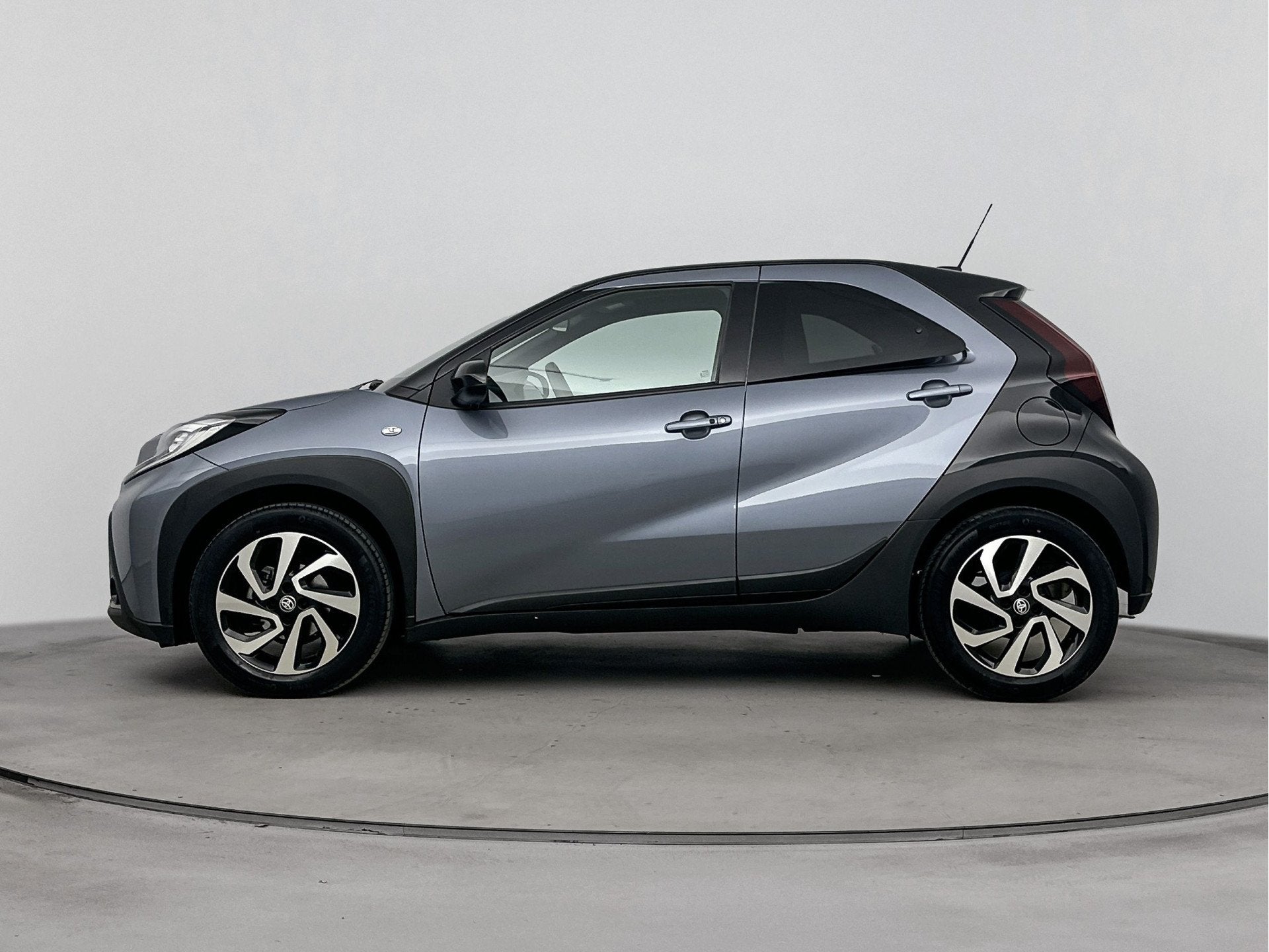 Toyota Aygo X 1.0 VVT-i MT Premium | Dealeronderhouden | JBL, Auto's, Toyota, Voorwielaandrijving, 12 maanden, Gebruikt, 4 stoelen