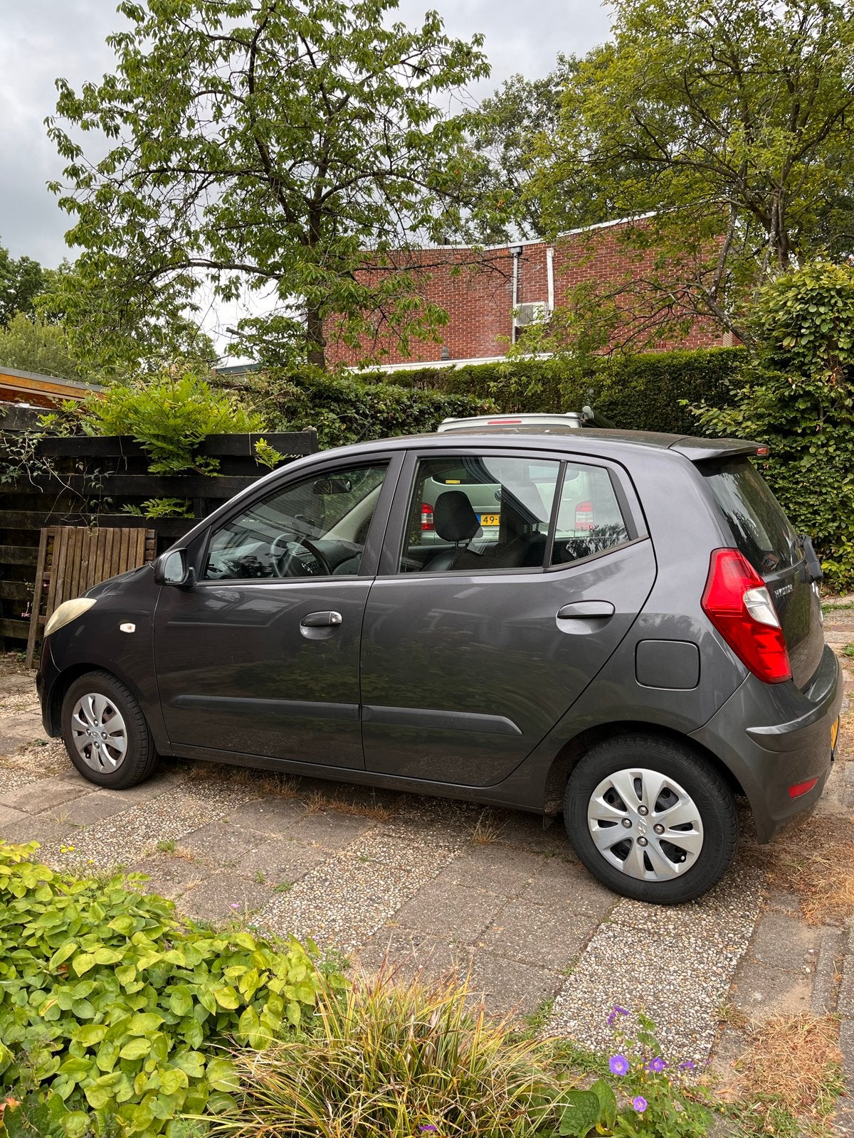 Hyundai i10 1.1 I 5DR 2012 Grijs, Auto's, 4 cilinders, 400 kg, Origineel Nederlands, Handgeschakeld