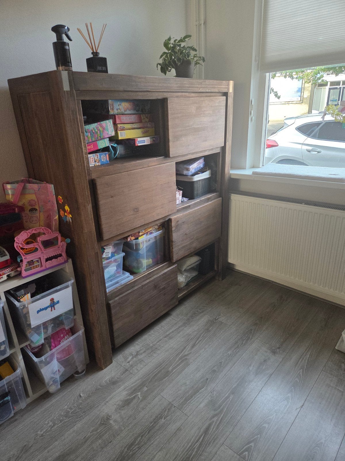 Houten kast met 4 schuifdeuren en 8 vakken, Ophalen, Gebruikt