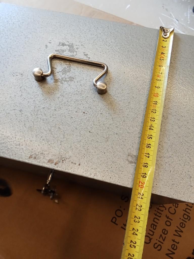Metalen geldkistje met sleutel - ideaal voor contant geld, Huis en Inrichting, Brandblussers en Brandkasten, Gebruikt, Brandkast