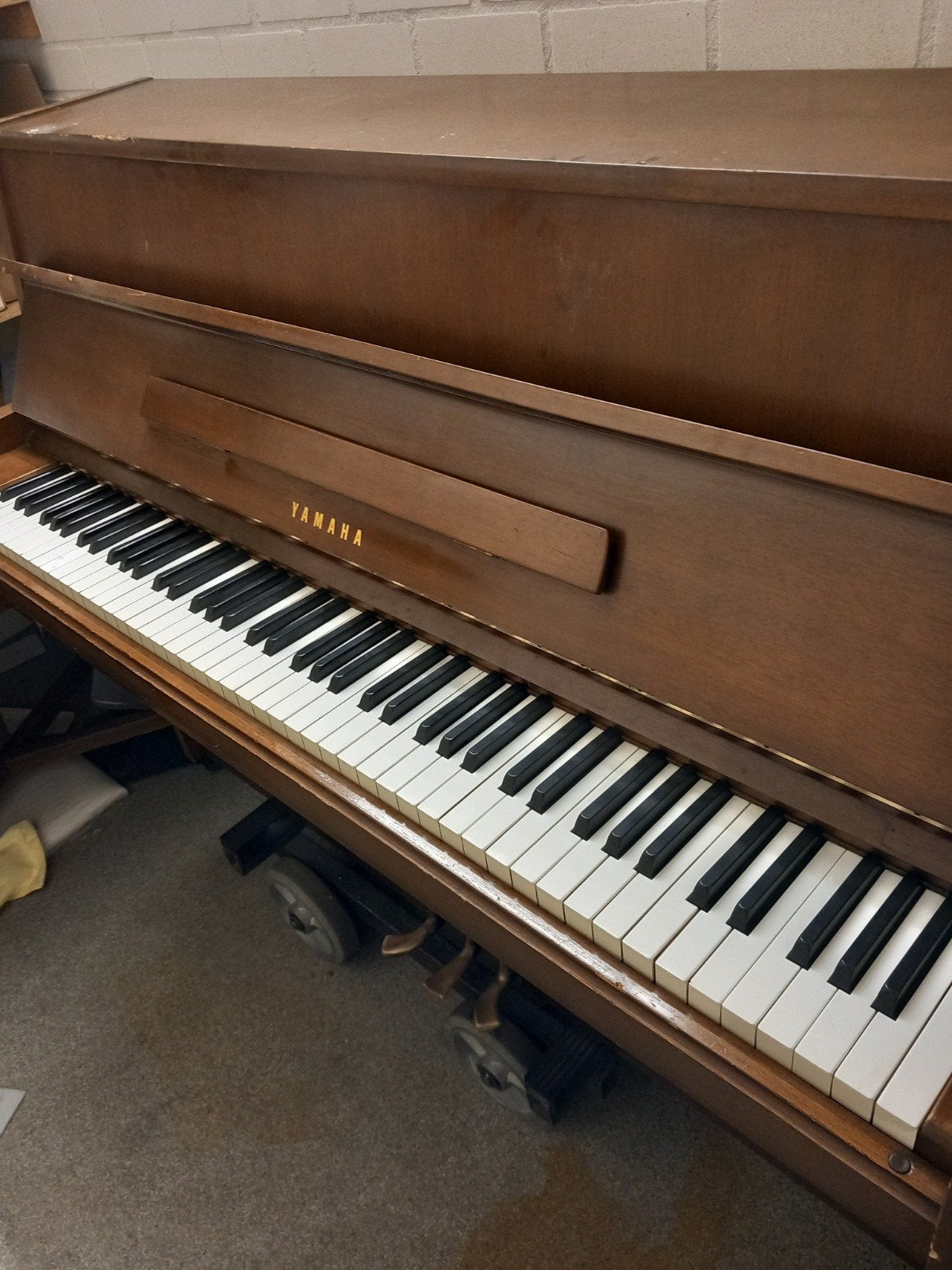 Yamaha piano, gestemd, gebracht, Ophalen of Verzenden, Gebruikt, Zwart
