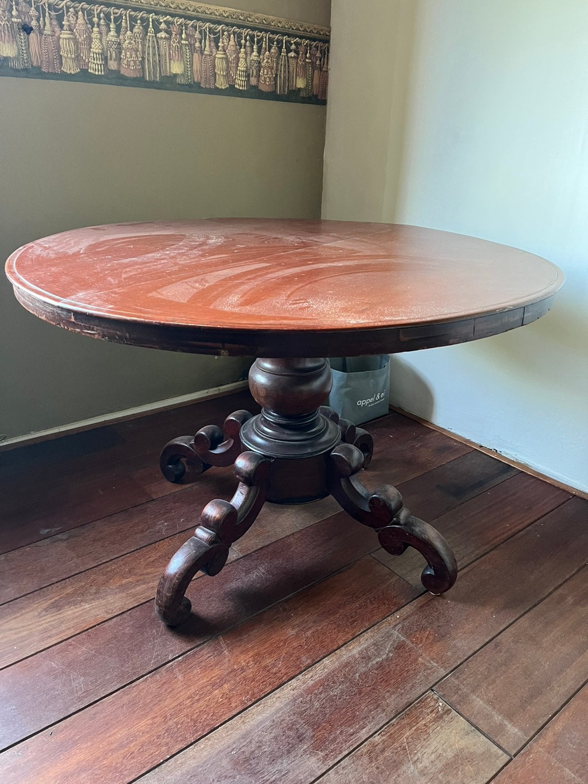 Mahonie eettafel, Ophalen