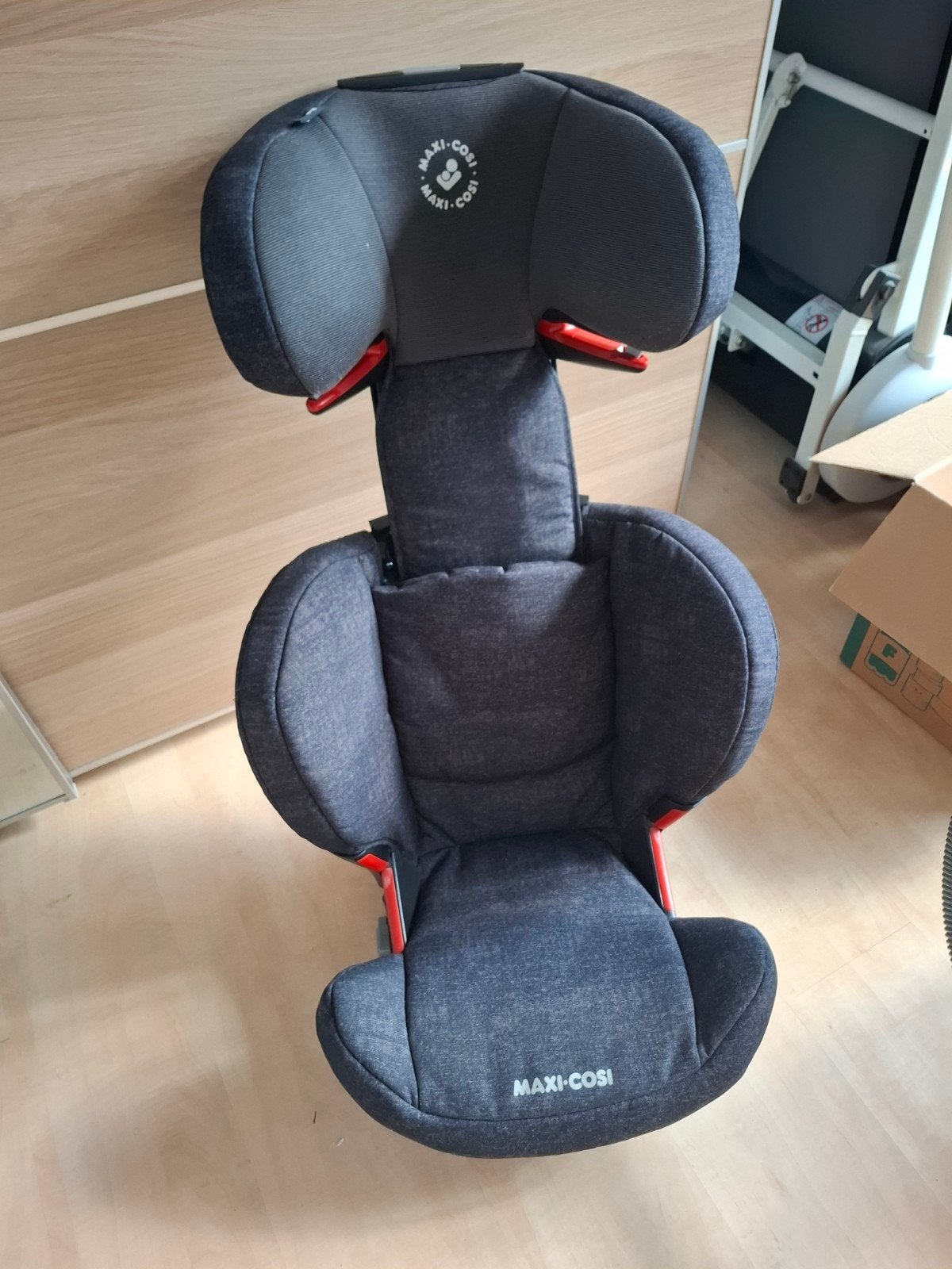 Maxi Cosi Rodifix AirProtect zwart met stoelbeschermer, Ophalen, 15 t/m 36 kg, Verstelbare rugleuning, Zo goed als nieuw