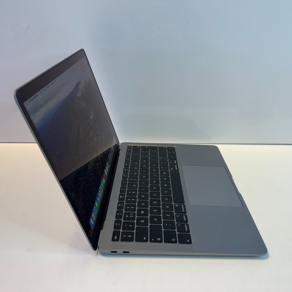 Apple Macbook Air 13 Inch | 2019 | i5 | 128GB | 8GB, Apple, Zo goed als nieuw, Support@apple.com, One Apple Park Way
Cupertino, CA 95014
United States
