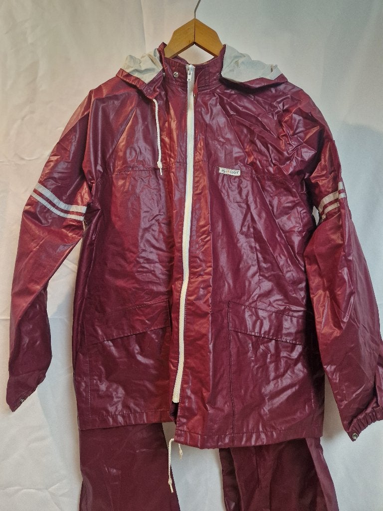 AGU Sport Regenpak – Bordeaux Rood (Maat S / valt als M), Caravans en Kamperen, Verzenden, Gebruikt, Regenpak, Heren