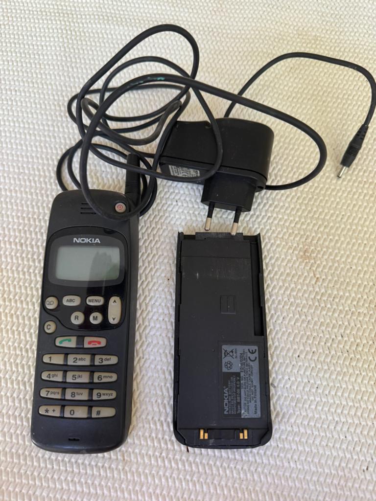 Vintage Nokia telefoon. Met accu en lader, Geen camera, Zwart, Fysiek toetsenbord, Ophalen of Verzenden