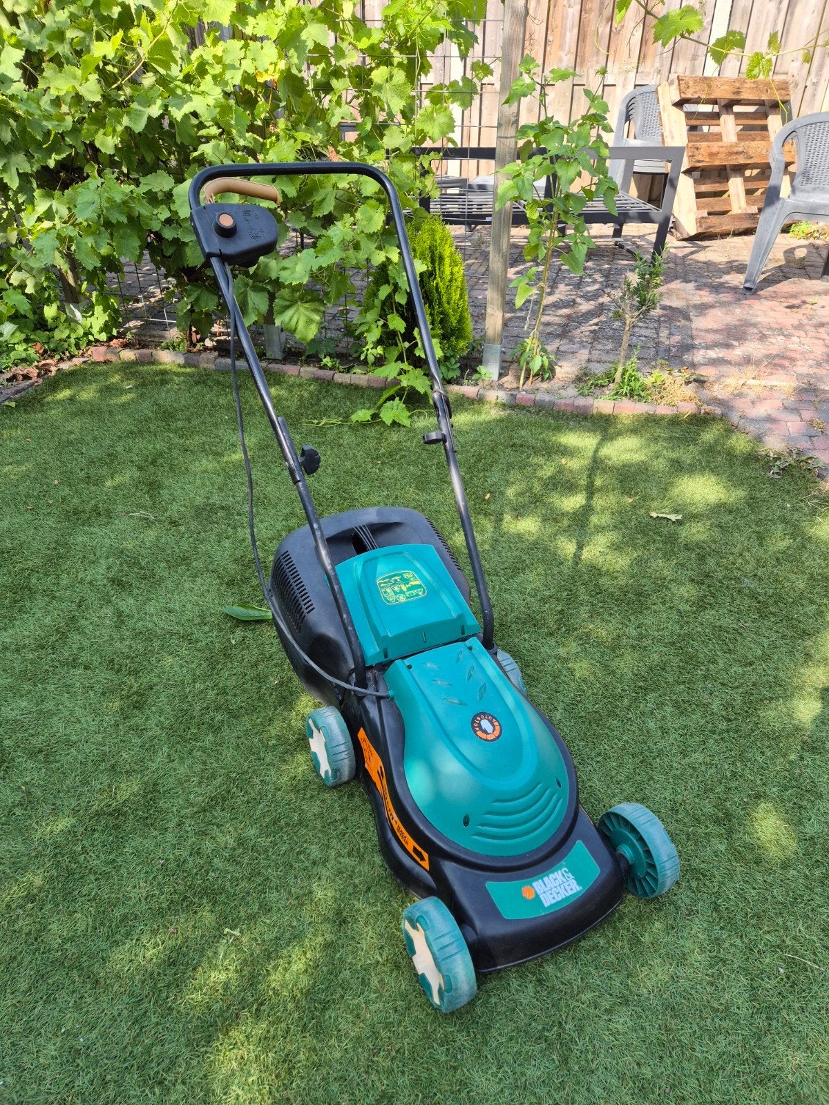 Black & Decker Elektrische Grasmaaier, Ophalen, Cirkelmaaier, Gebruikt, Elektrische grasmaaier