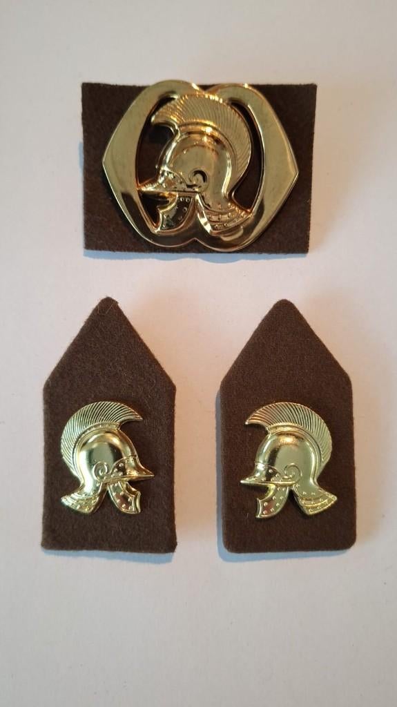 Baret emblemen & kraagspiegels 43, Verzamelen, Militaria | Algemeen, Ophalen of Verzenden, Landmacht, Nederland, Embleem of Badge