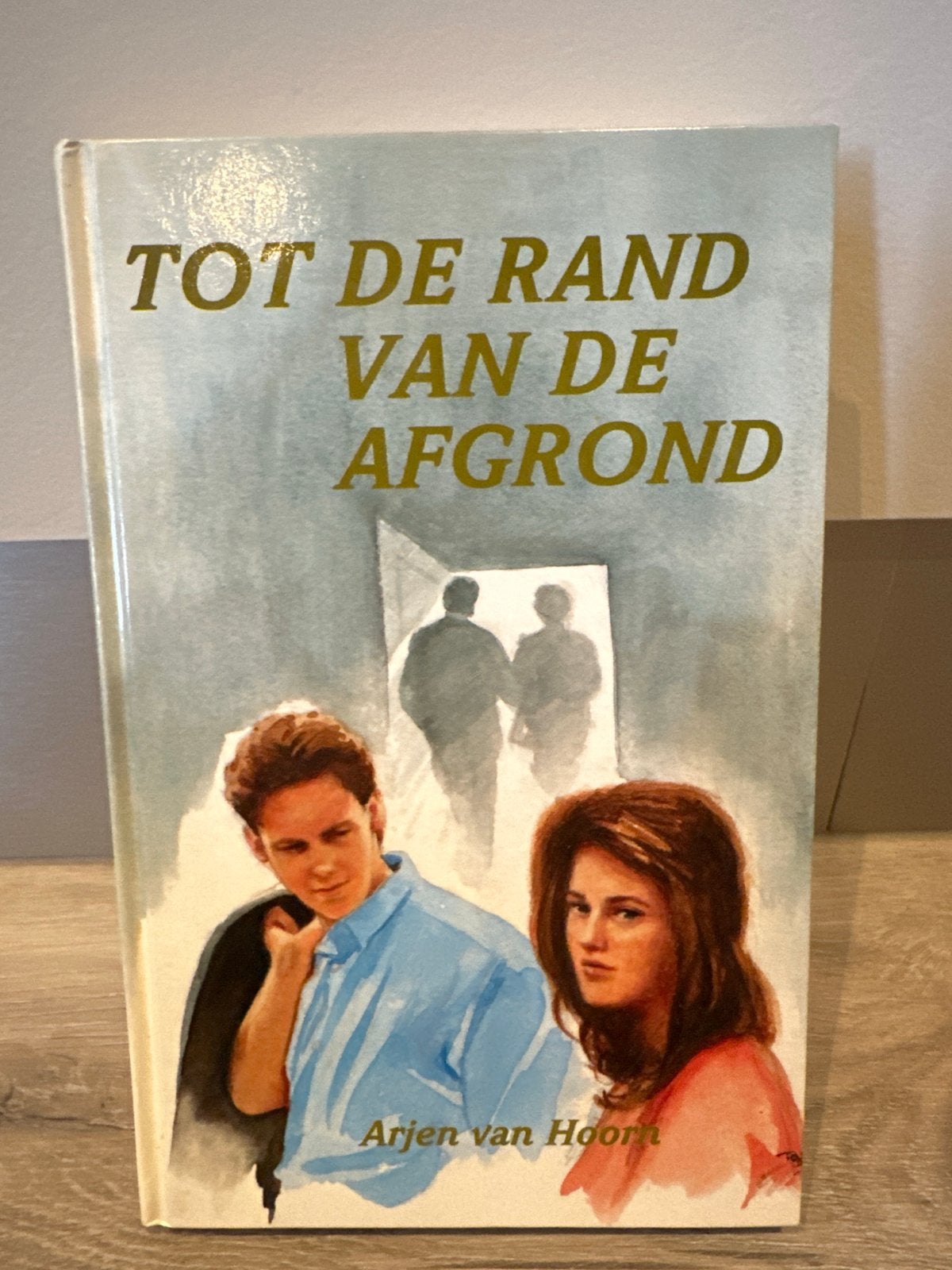 Tot de rand van de afgrond - Arjen van Hoorn, Boeken, Ophalen of Verzenden, Gelezen, Nederland