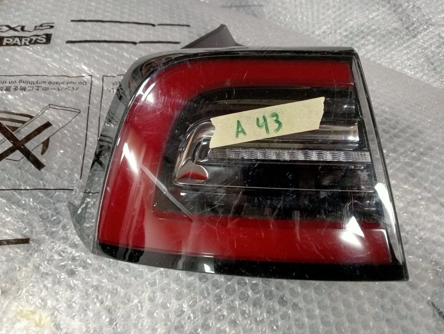 Tesla MODEL 3 - ACHTERKLEP - ACHTERLICHT UNIT - Links 107739, Gebruikt, -, Overige automerken, -