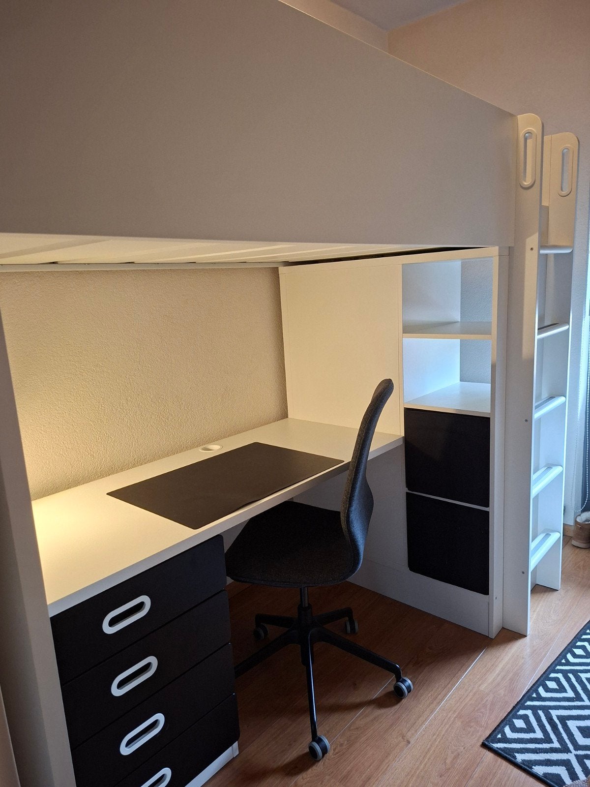 IKEA SMÅSTAD Hoogslaper met bureau en opbergruimte, Ophalen, Eenpersoons, Zo goed als nieuw, 200 cm