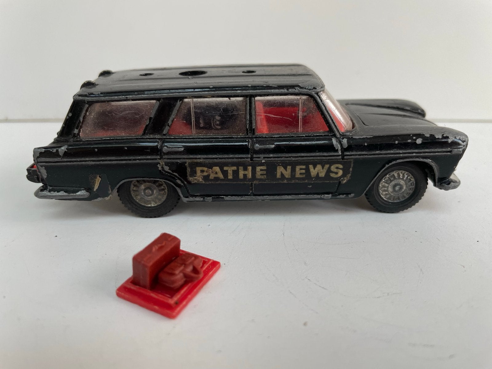 Dinky Toys Fiat 2300 Station Wagon Pathe News, Ophalen of Verzenden