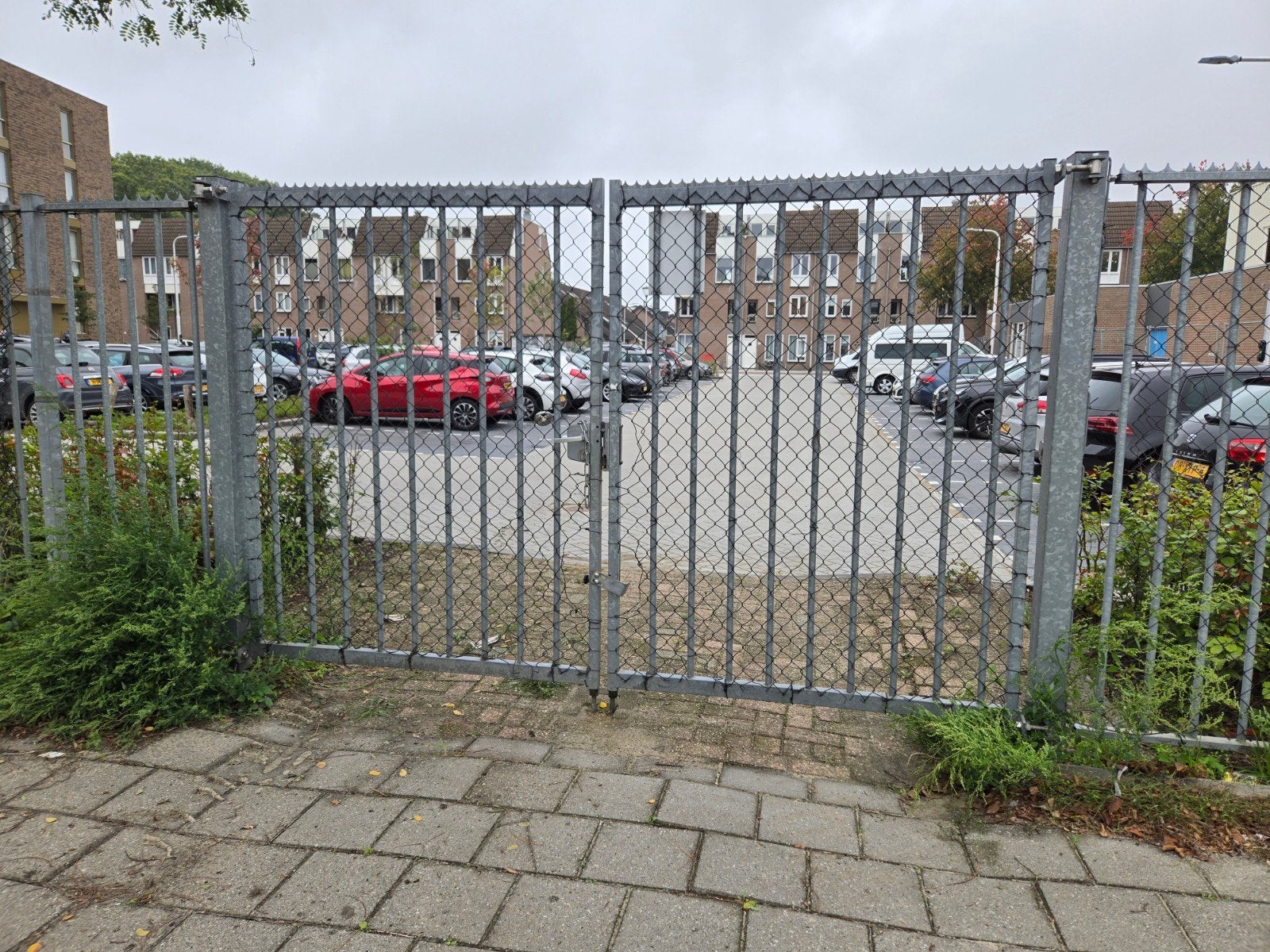 Dubbele poort met hekwerk - 310x200cm, 16.5m hek, Ophalen, Met poort, Gebruikt, Spijlenhekwerk