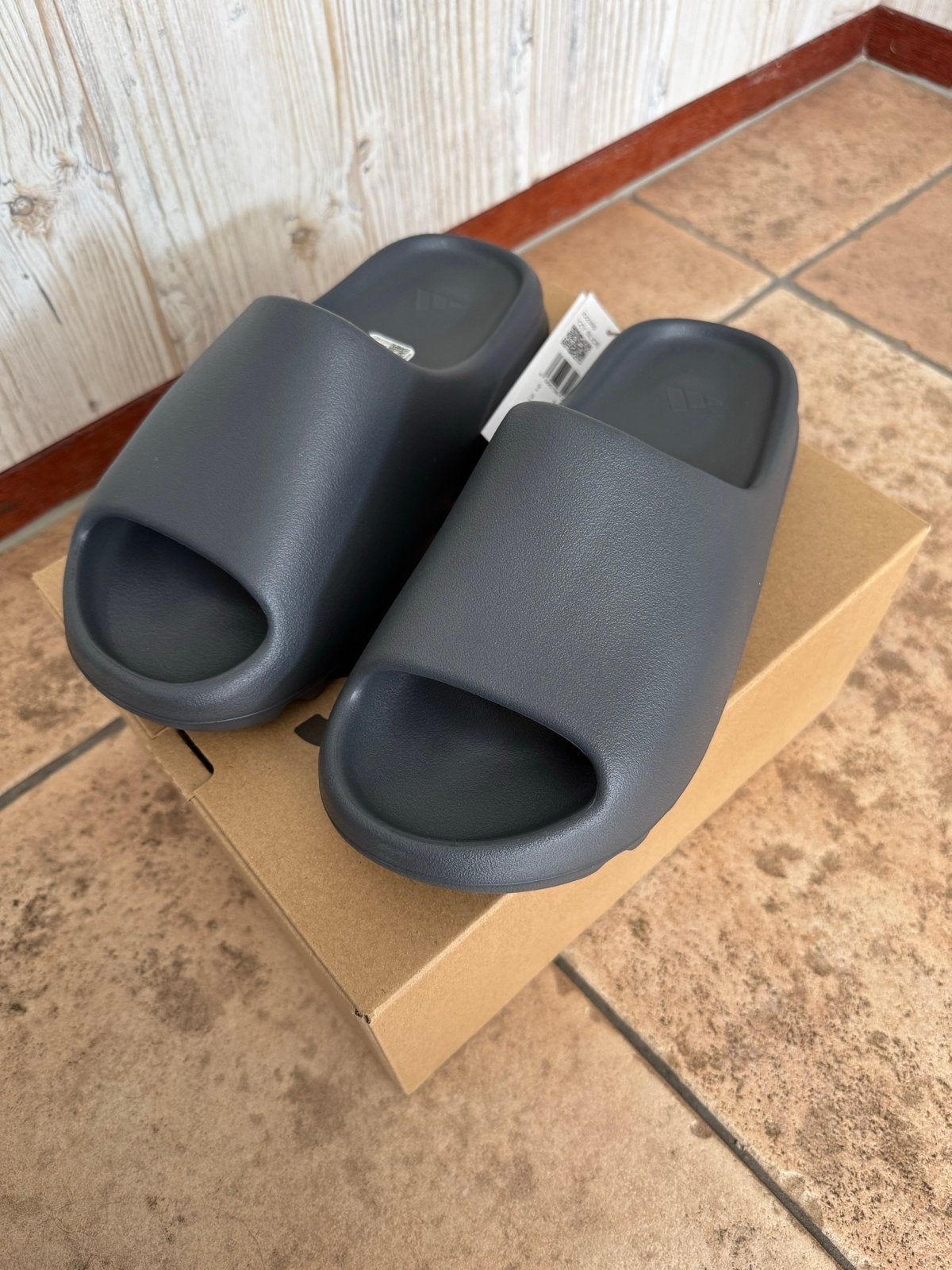 Adidas Yeezy Slide 'Slate Grey' - Maat 43, Kleding | Heren, Schoenen, Ophalen, Nieuw, Overige kleuren, Slippers