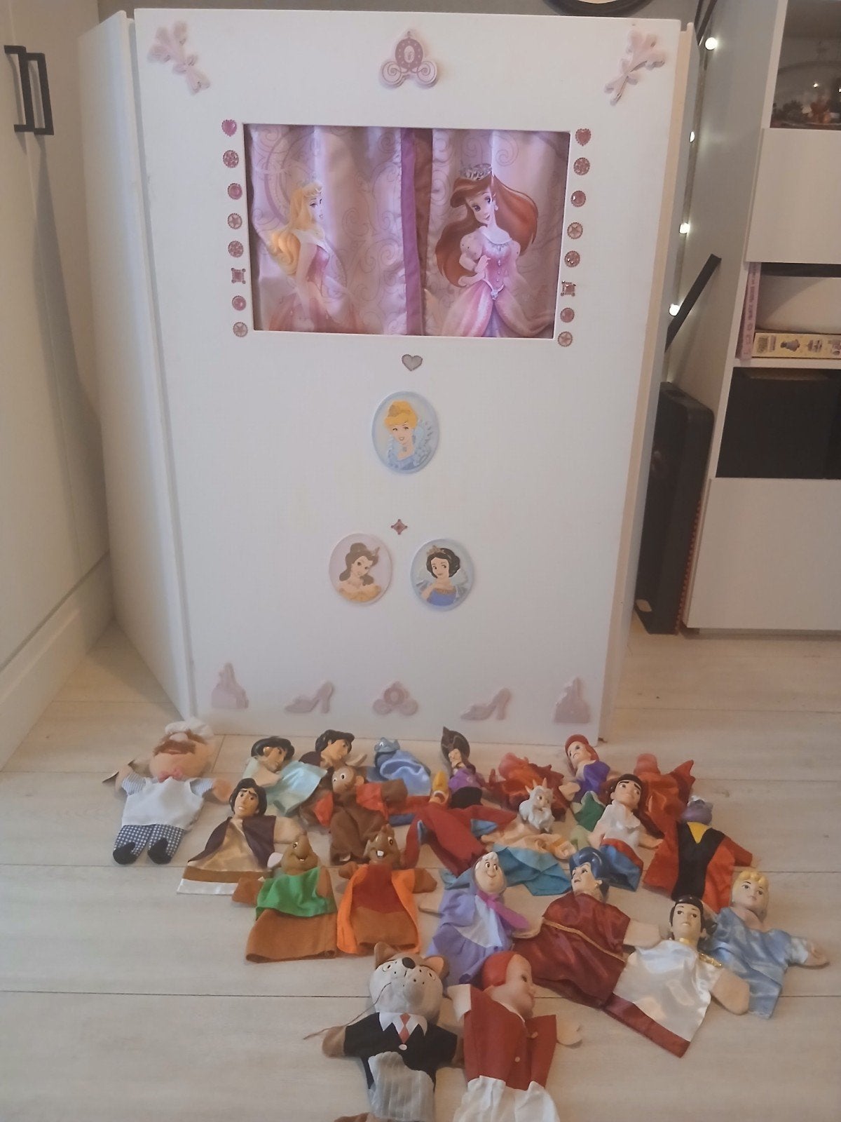 mooie houten poppenkast met 21 handpoppen, Ophalen, Zo goed als nieuw, Poppenhuis
