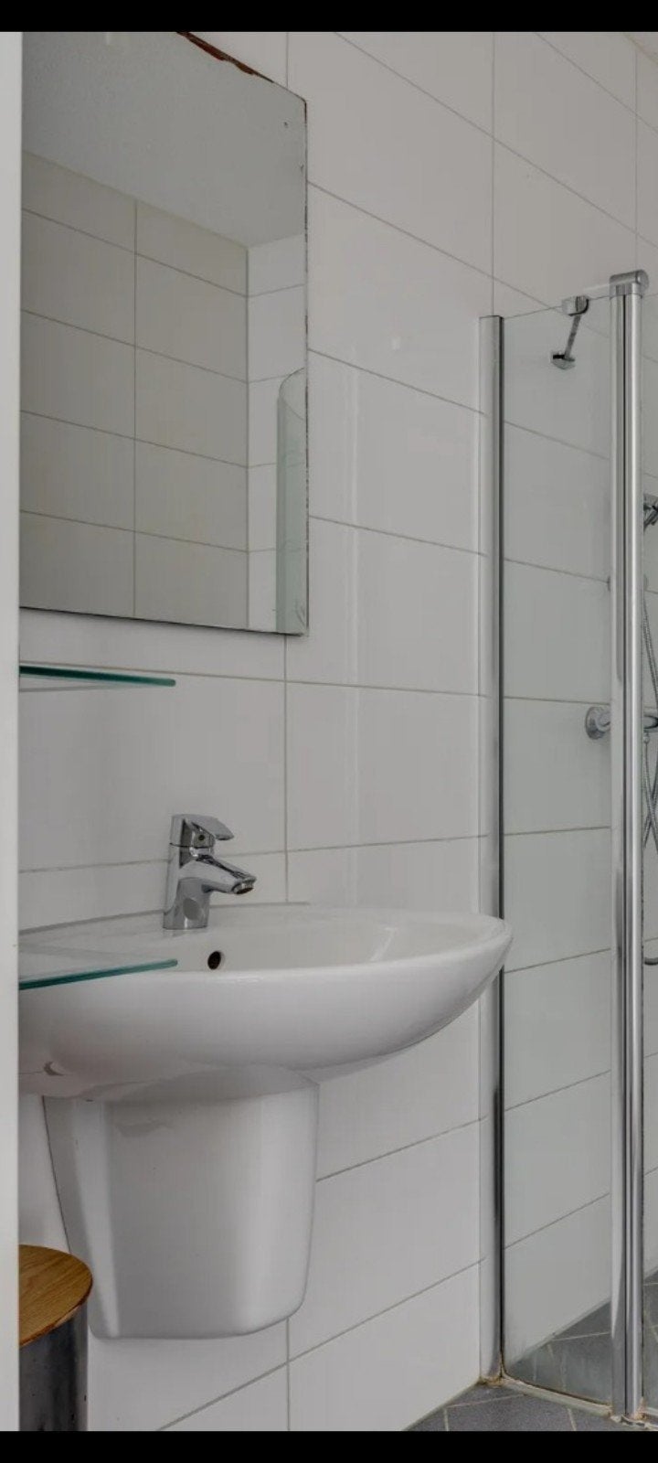 Wastafel met kraan en zuil en chromen siphon, Ophalen, Zo goed als nieuw, Chroom, Wastafel
