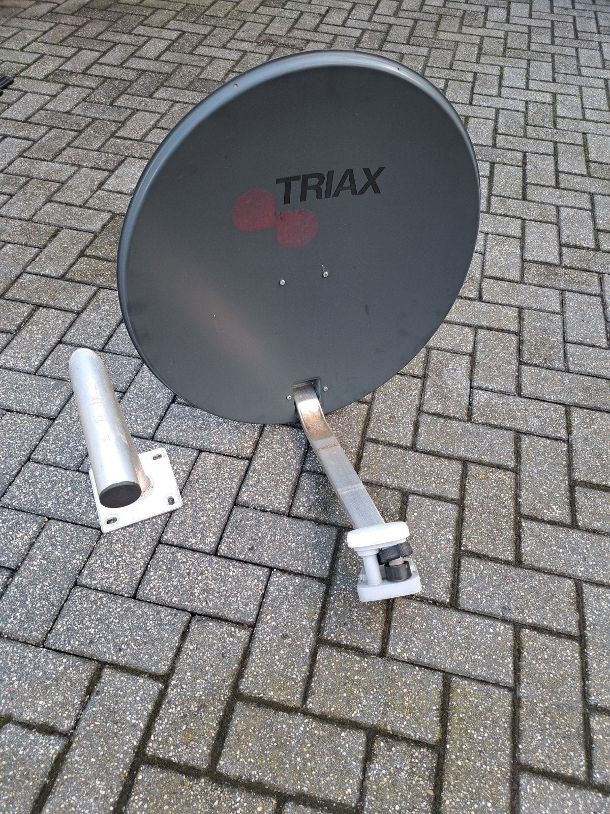 Triax schotelantenne met muurbeugel - Gebruikt, Ophalen, Gebruikt, (Schotel)antenne, Overige merken