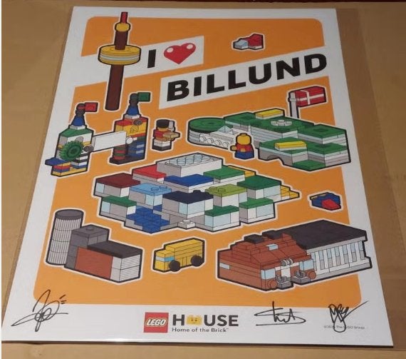 LEGO I Love Billund Poster 30x42 gesigneerd door ontwerpers, Verzamelen, Info@lego.com, Aastvej 1. Dk-7190 Billund DENMARK, Nieuw