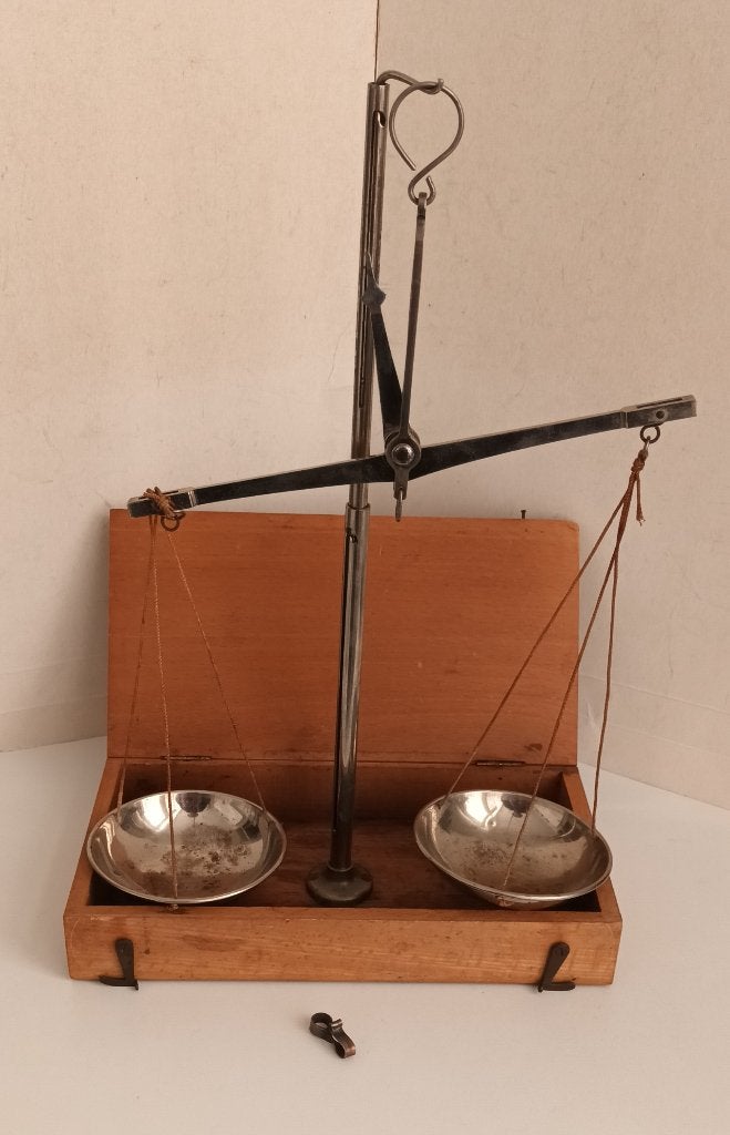 Antiek juwelier goud weegschaaltje in origineel houten kistj, Ophalen of Verzenden