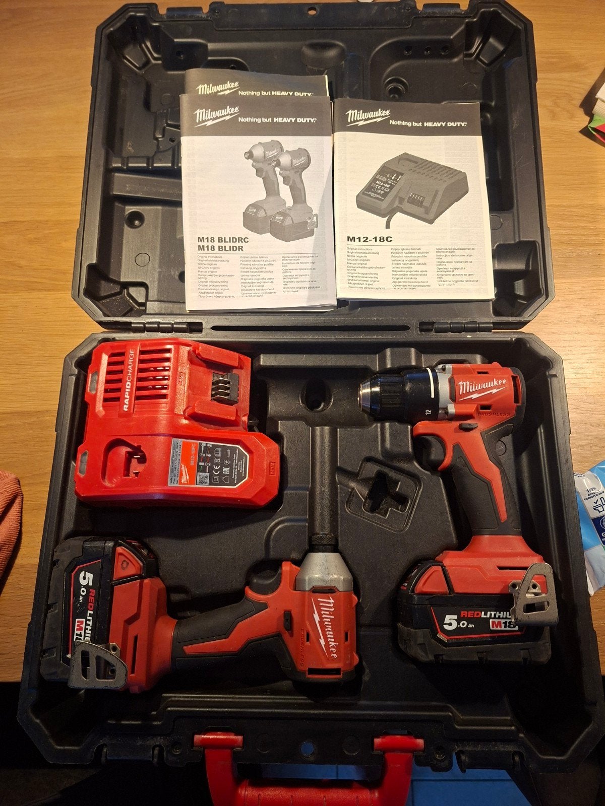 Milwaukee M18 Boor en Schroefmachine Set met Accu's en Lader, Ophalen, 600 watt of meer, Variabele snelheid, Zo goed als nieuw