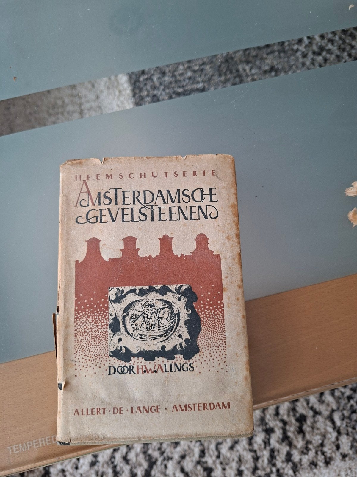 Amsterdamsche Gevelsteenen - H.W. Alings (1943), Boeken, Ophalen of Verzenden, Gelezen, H.W. Alings, Nederland