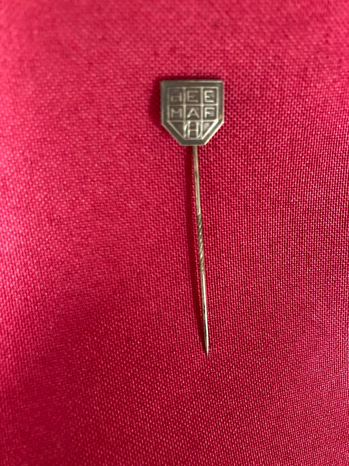Vintage Speldje Pin HEEMAF Hengelo, Verzamelen, Ophalen of Verzenden, Gebruikt, Overige onderwerpen, Speldje of Pin