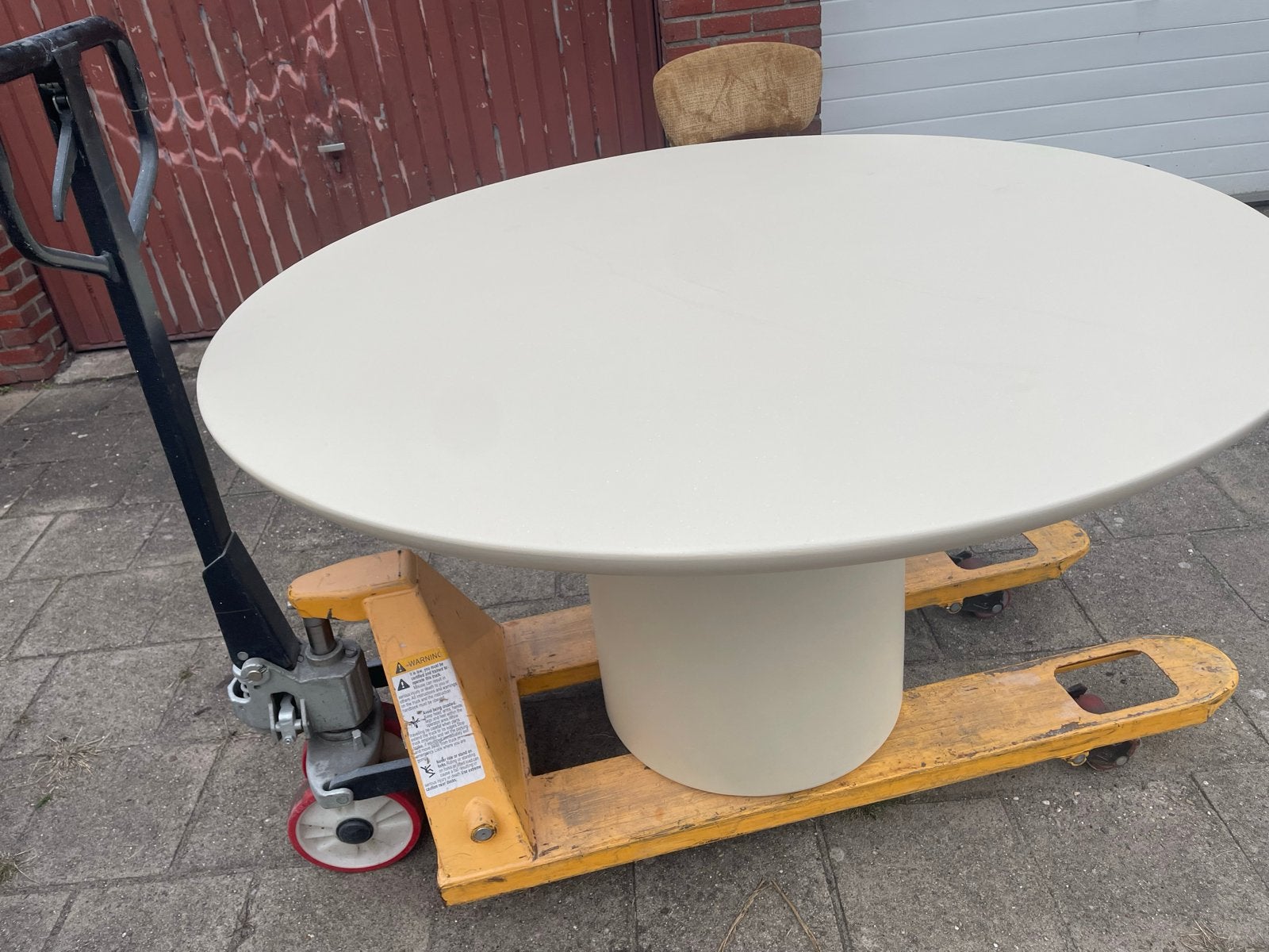 Ronde kunststof tafel beige 130cm, Huis en Inrichting, Ophalen, Kunststof, Rond, Nieuw