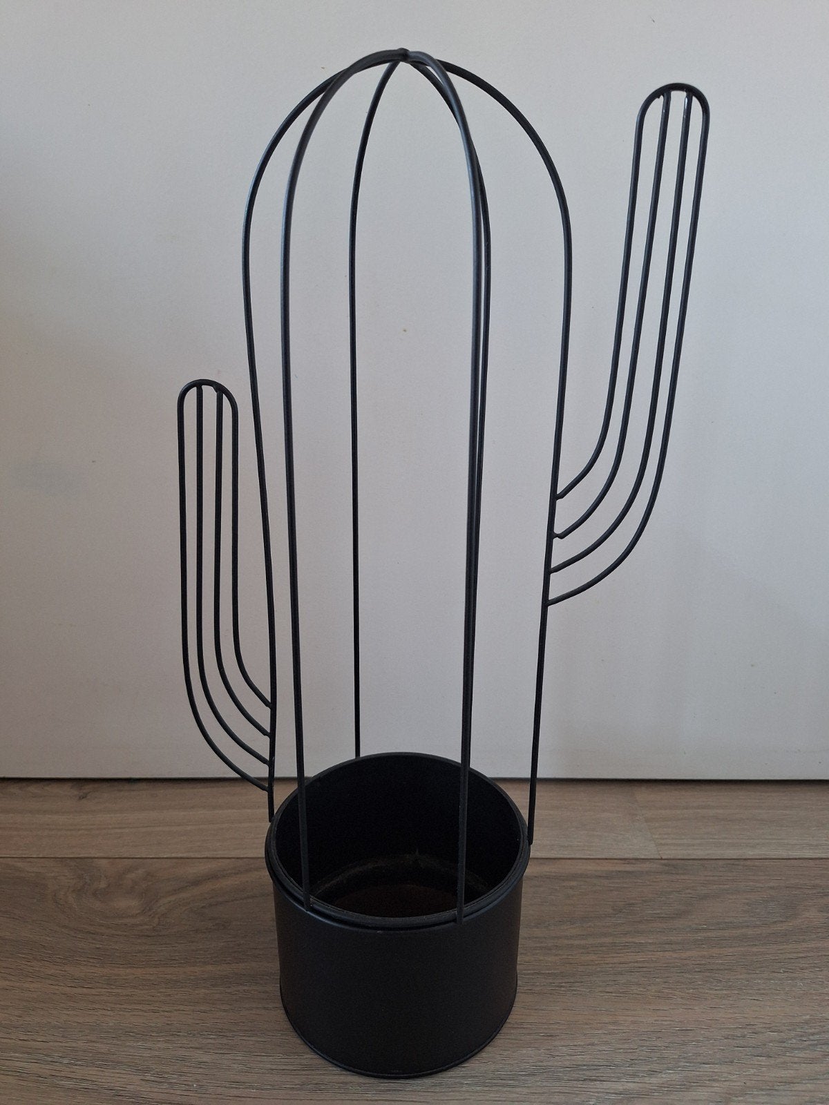 Bloempot in de vorm van een cactus, Ophalen of Verzenden, Metaal, Binnen