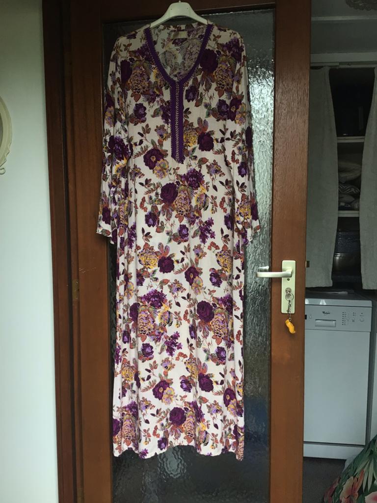 maxi jurk van soepele katoen. met paars gouden accent bies, Kleding | Dames, Jurken, Maat 38/40 (M), Paars, Ophalen of Verzenden