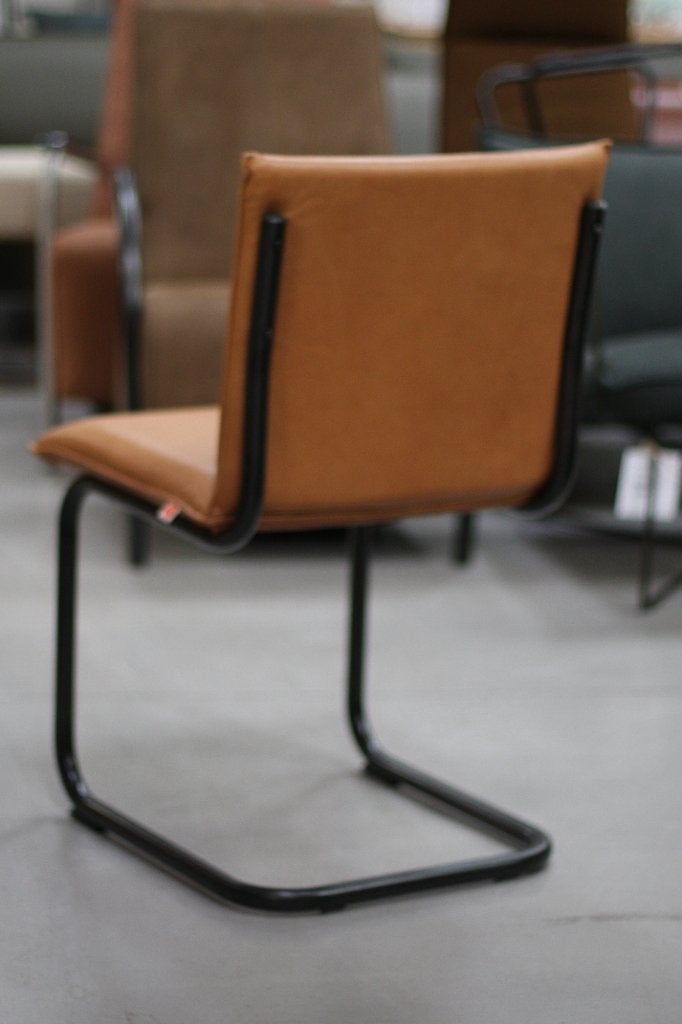 Luxe eetkamerstoel Lupo Jess Design leer camel sledestoel, Ophalen, Bruin, Zo goed als nieuw, Eén