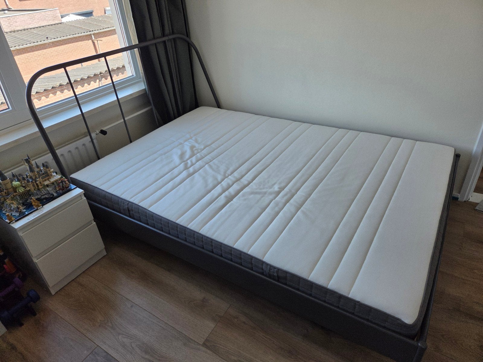 Kopardal bed 140x200 met lattenbodem en matras, Huis en Inrichting, Slaapkamer | Bedden, Zwart, Tweepersoons, Zo goed als nieuw