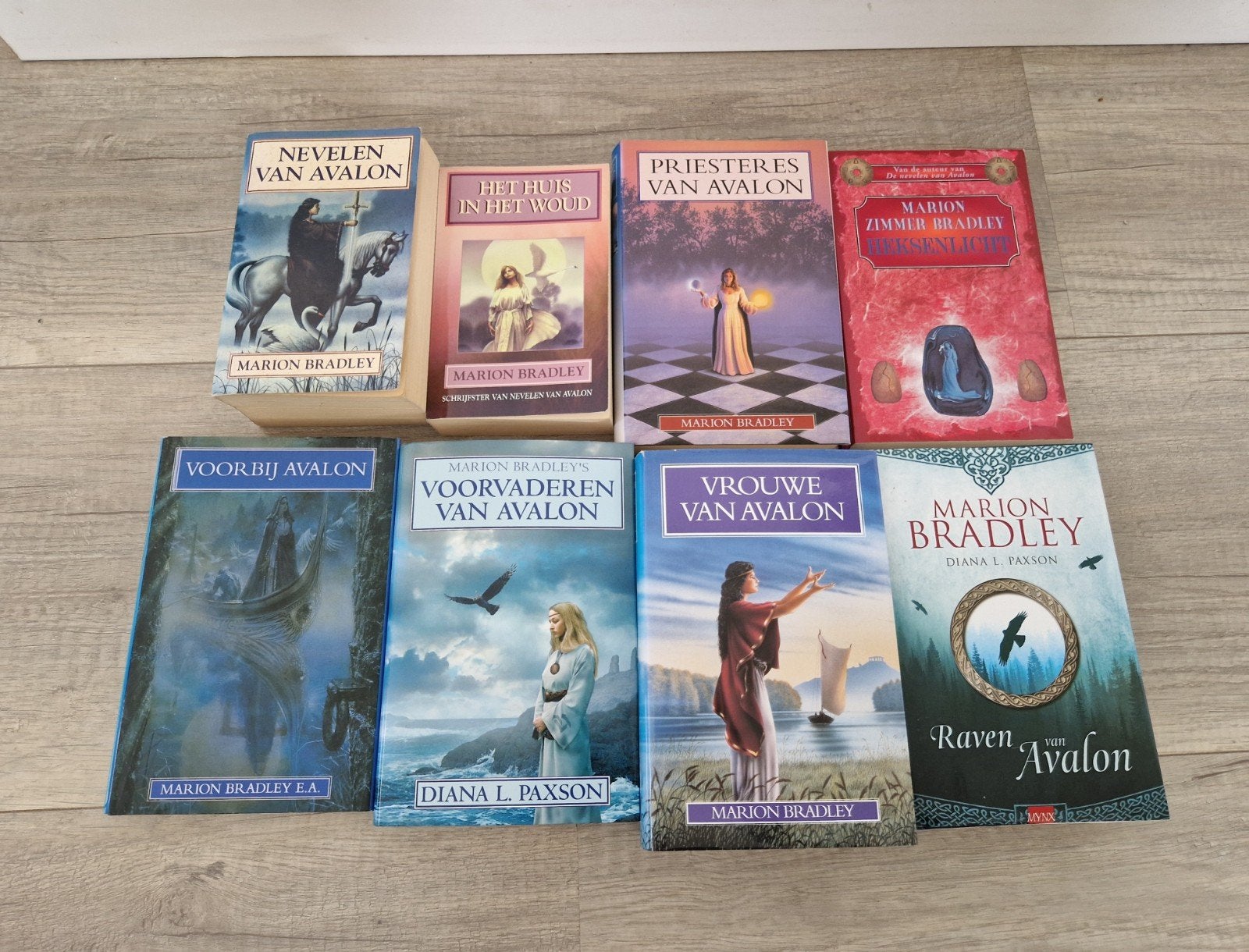 8 boeken marion bradley avalon serie nevelen raven fantasy, Boeken, Ophalen of Verzenden, Zo goed als nieuw