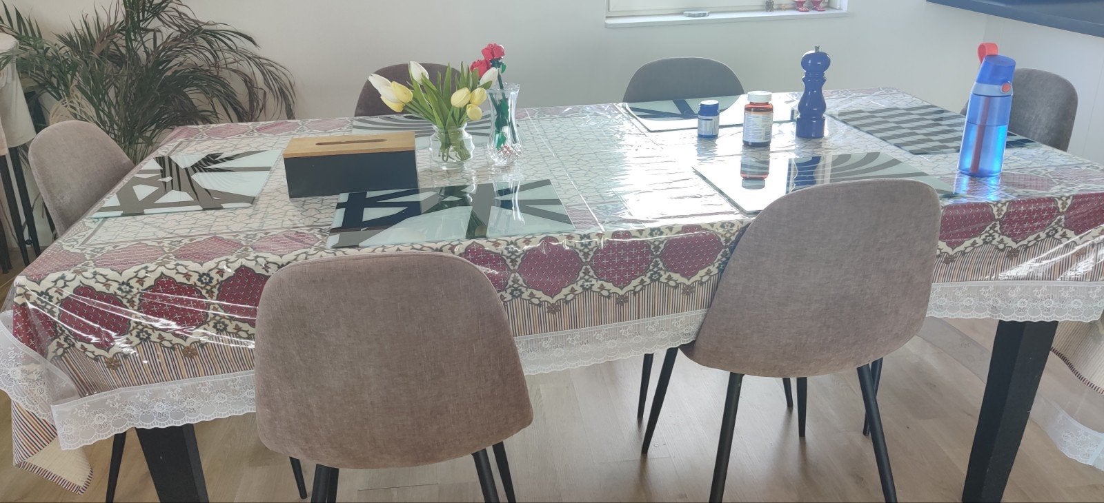 Gratis af te halen: Massief houten eettafel (zonder stoelen), Huis en Inrichting, Tafels | Eettafels, 100 tot 150 cm, Ophalen of Verzenden