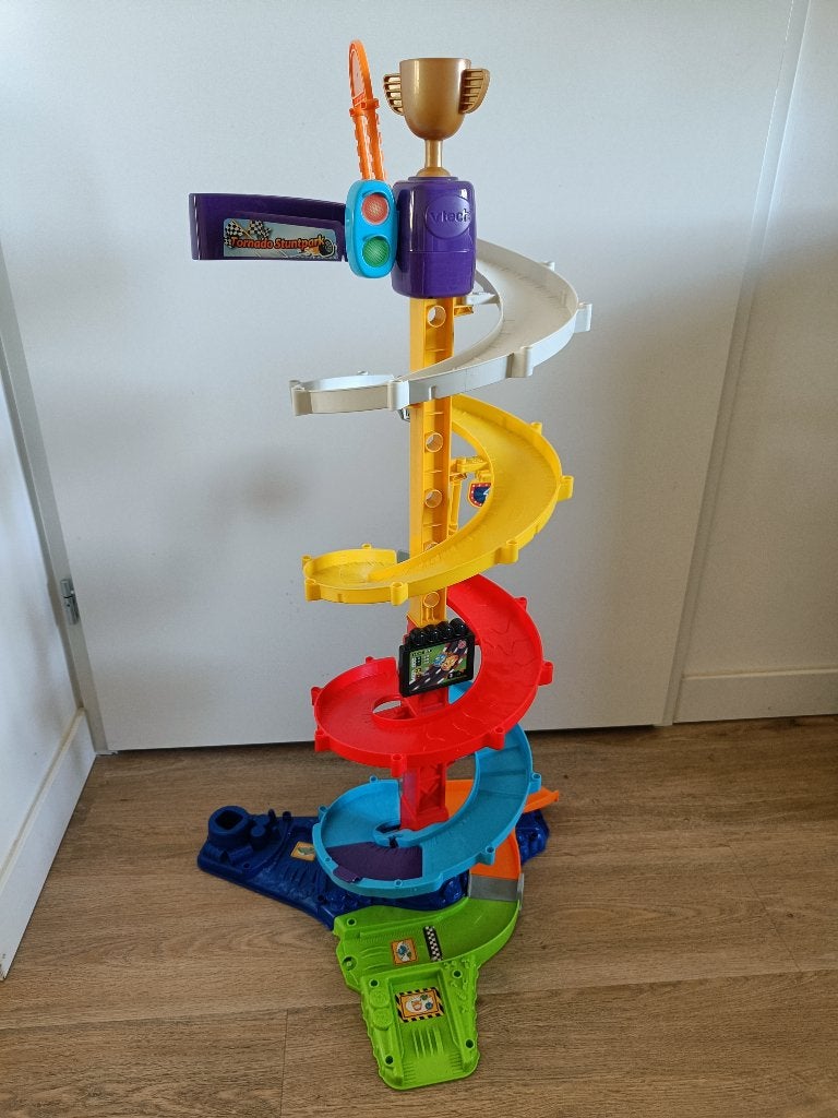 V tech autobaan inclusief 4 auto's met geluid, Ophalen, Zo goed als nieuw, 2 tot 4 jaar