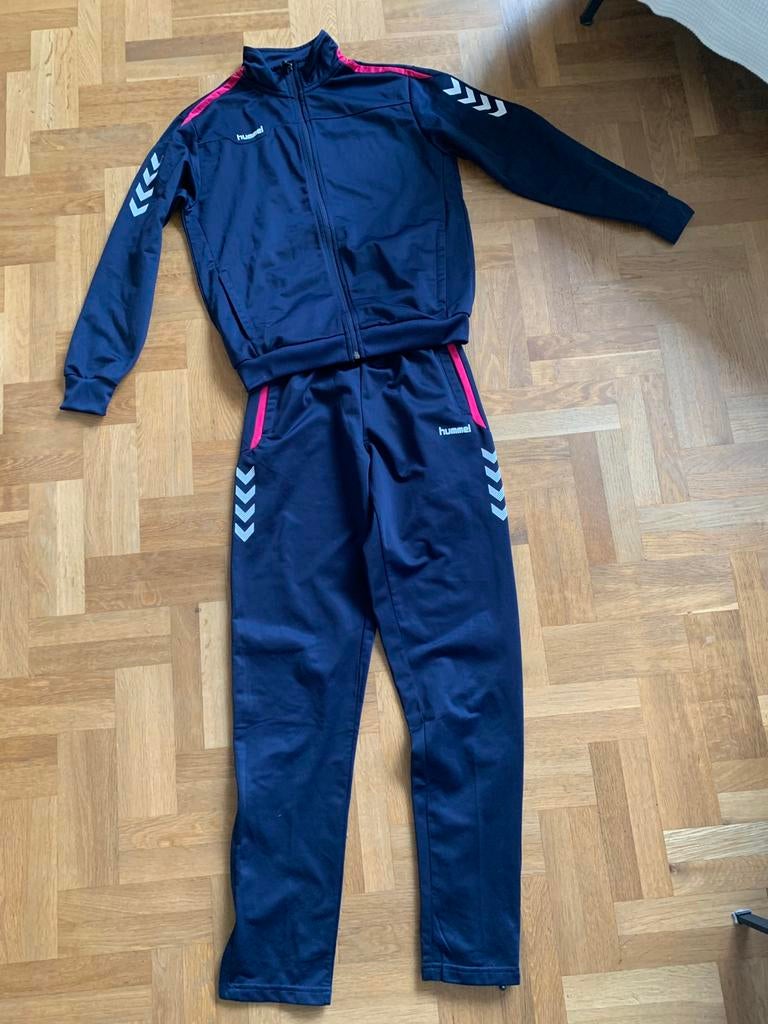 Hummel trainingspak maat 164, Ophalen of Verzenden, Zo goed als nieuw, Jongen of Meisje, Sport- of Zwemkleding