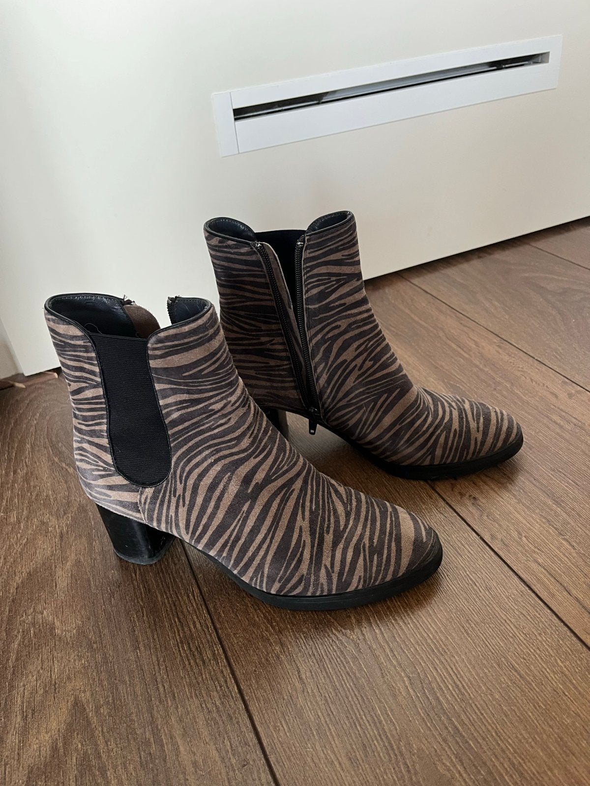 Di Lauro Enkellaarsjes Bruintinten met Kleine Hak, Kleding | Dames, Bruin, Lage of Enkellaarzen, Ophalen of Verzenden, Zo goed als nieuw