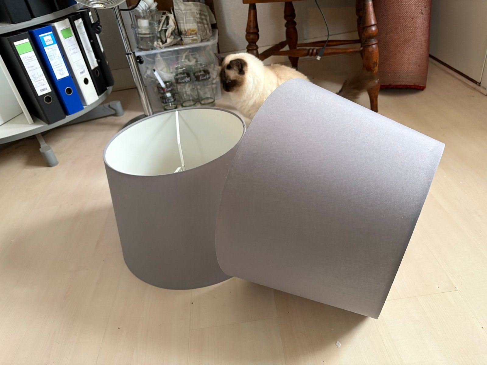 Lampenkappen grijs 2 stuks - Hoogte 29cm, Diameter 34/44cm, Ophalen, Rond, Zo goed als nieuw, Textiel