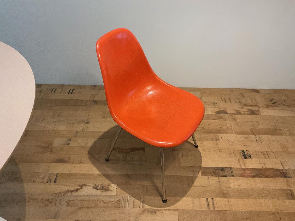 Vintage Eames kuipstoeltje  (glasvezel), Ophalen, Gebruikt, Minder dan 50 cm