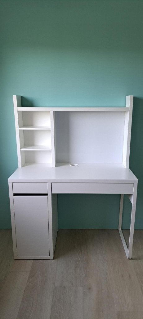 Wit bureau met achterwand, 105 cm, Kinderbureau, 50 cm, Zo goed als nieuw