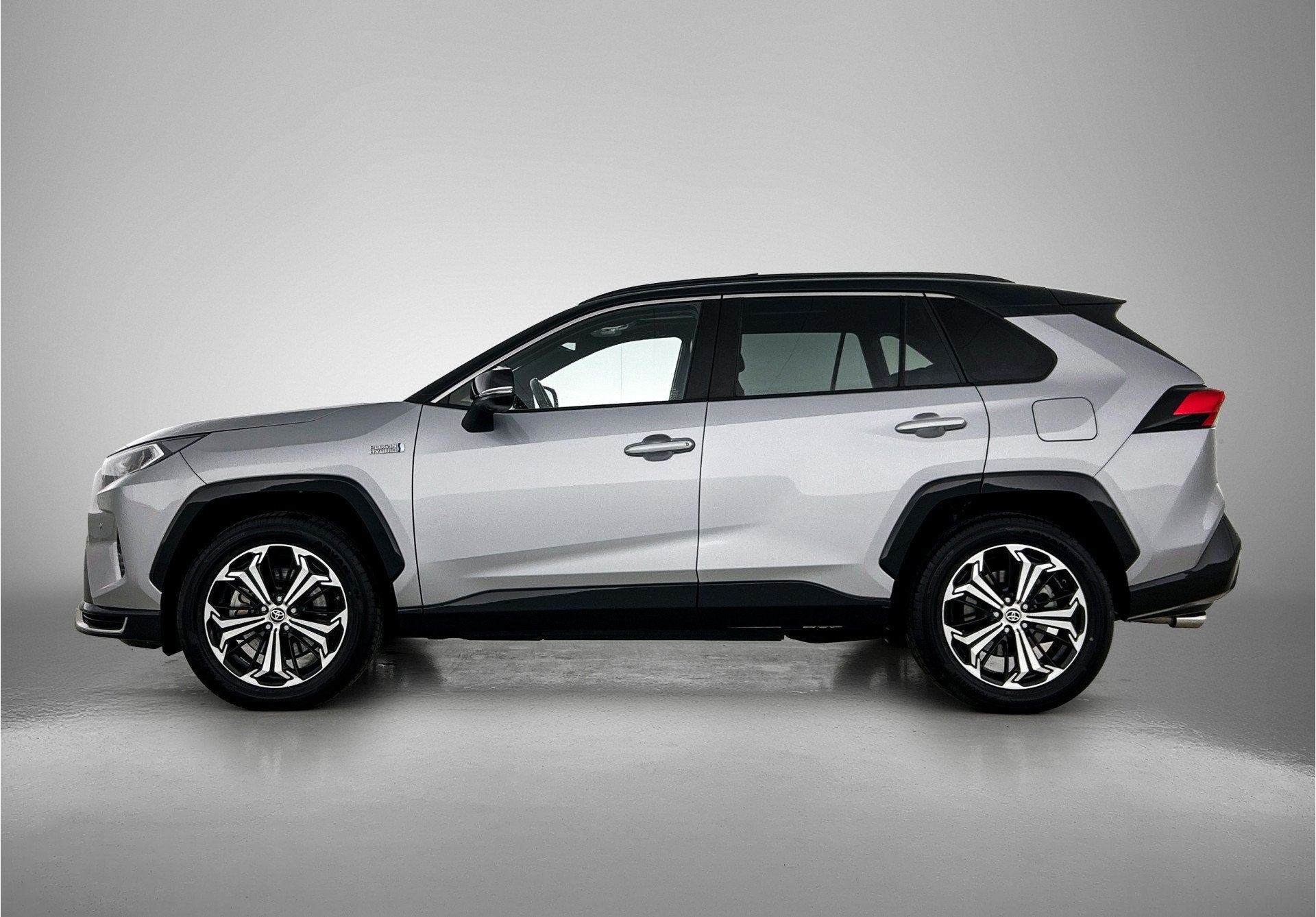 Toyota RAV4 2.5 Plug-in Hybrid AWD Bi-Tone Plus | BTW Voertu, Automaat, Gebruikt, 4 cilinders, 120 €/maand