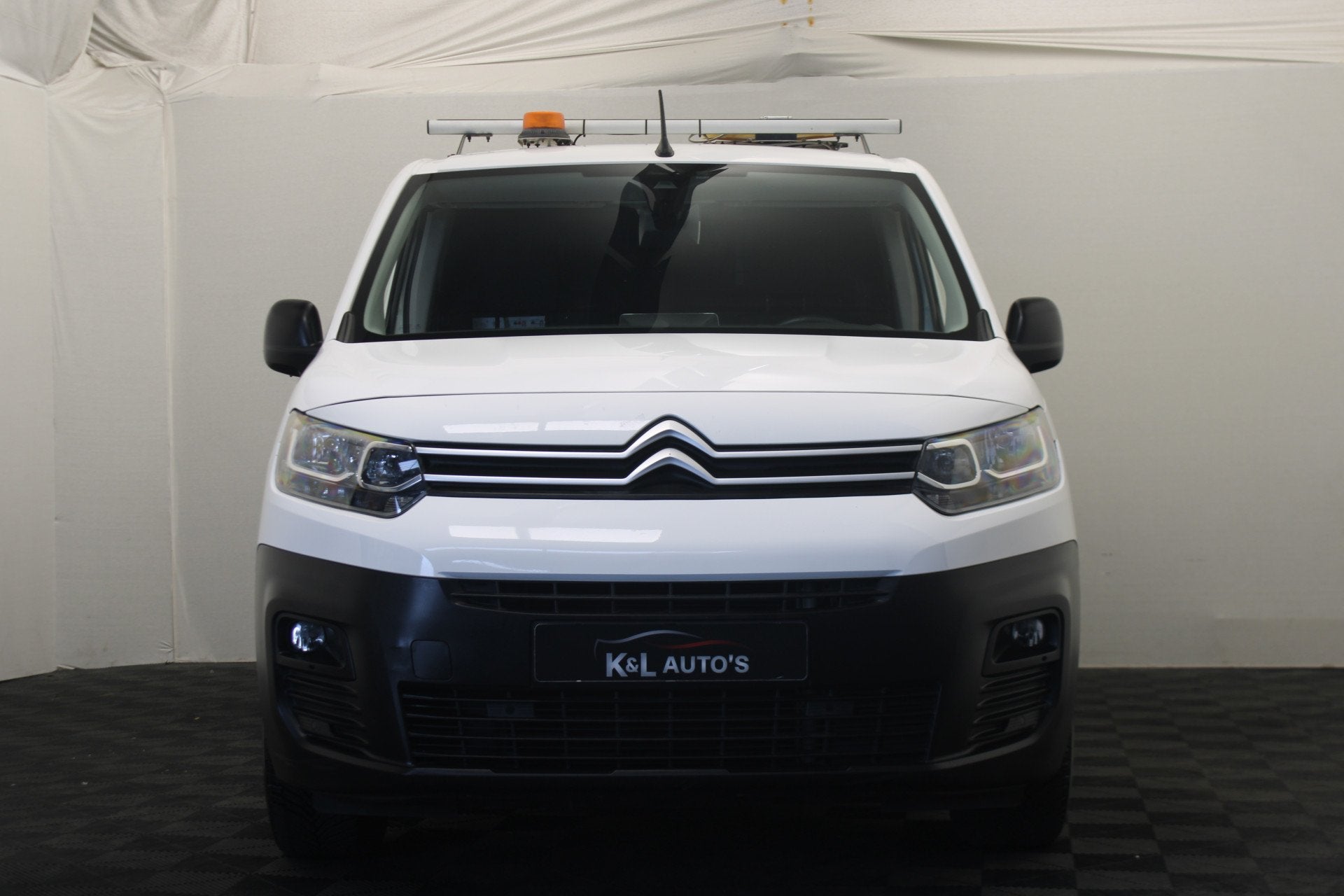 Citroën Berlingo 1.2 PureTech Feel |Automaat|Camera|Navi|, Auto's, Bestelauto's, Gebruikt, Zwart, 1199 cc, Citroën