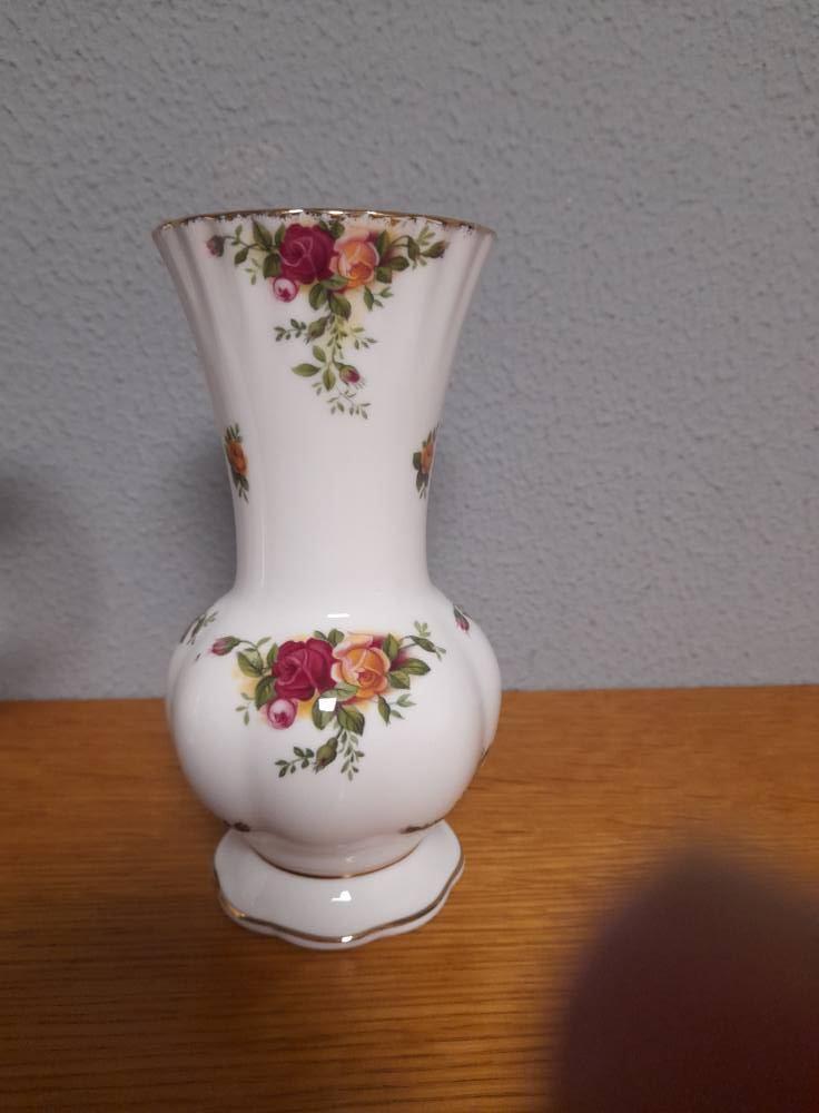 royal albert old country rose adv 13 vaas, Antiek en Kunst, Ophalen of Verzenden