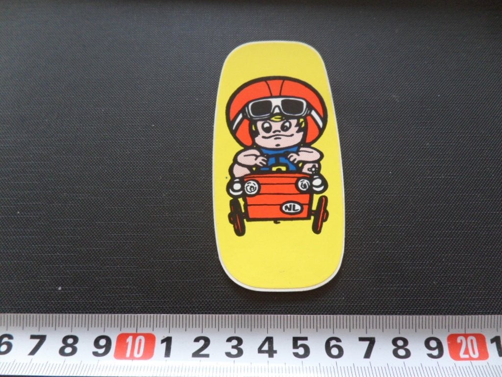 sticker strip kind jongen auto zeepkist NL, Ophalen, Zo goed als nieuw